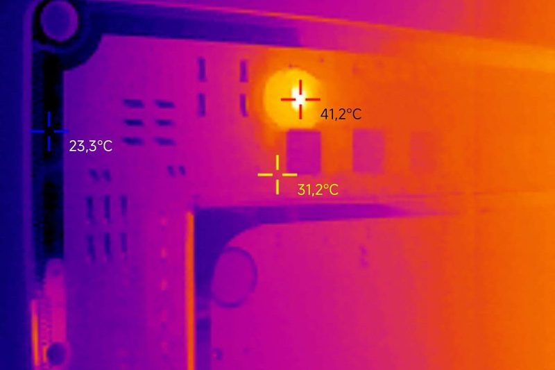 Imagem térmica com ponto quente de 43 graus